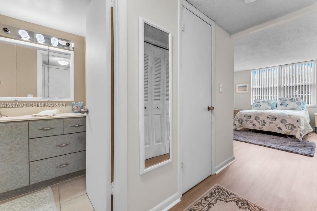 For Sale: $125,000 (1 beds, 1 baths, 680 Square Feet)