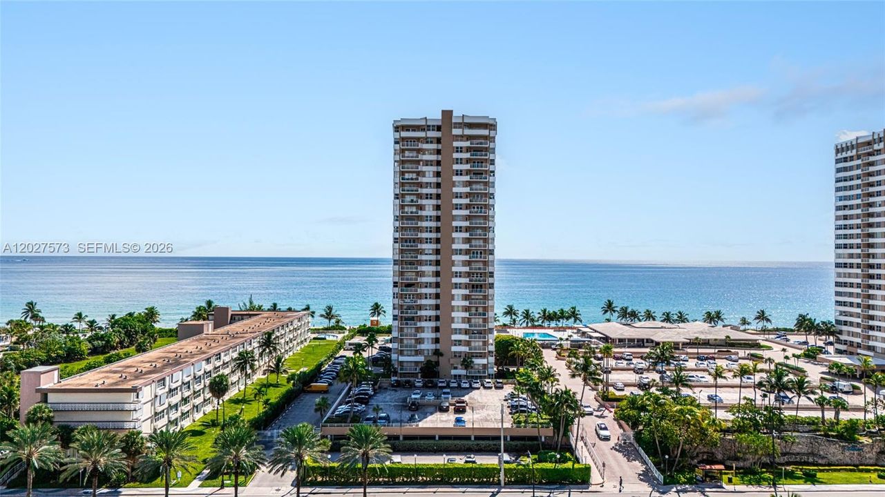 For Rent: $2,700 (1 beds, 1 baths, 870 Square Feet)