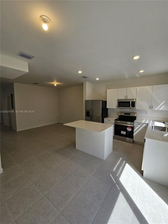 В аренду: $2,500 (3 спален, 3 ванн, 1328 Квадратных фут)