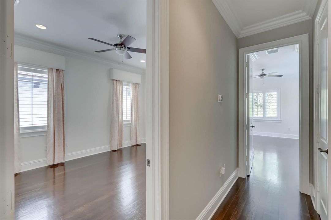 UPSTAIRS/BEDROOM2