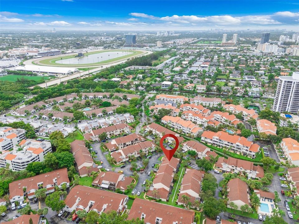 Под контрактом: $640,000 (3 спален, 2 ванн, 1520 Квадратных фут)