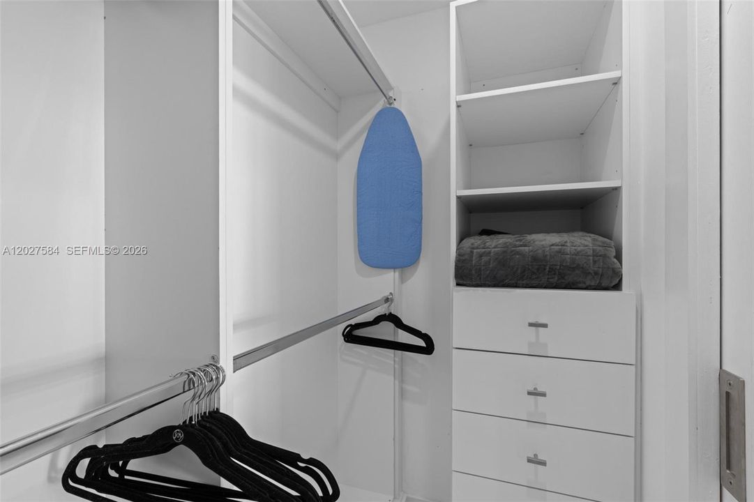 В аренду: $8,900 (4 спален, 3 ванн, 1679 Квадратных фут)