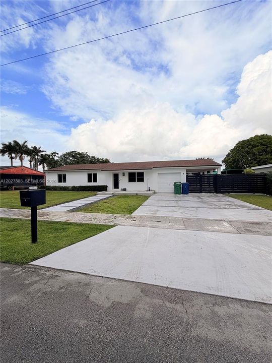 For Sale: $629,999 (3 beds, 2 baths, 1393 Square Feet)