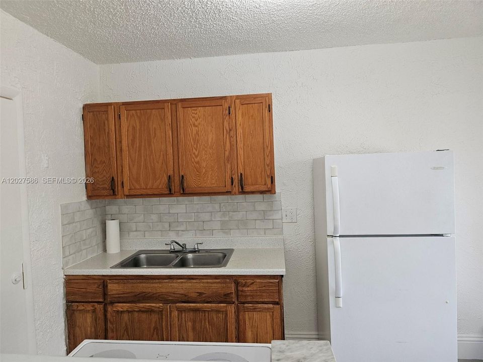 For Rent: $1,500 (1 beds, 1 baths, 3076 Square Feet)