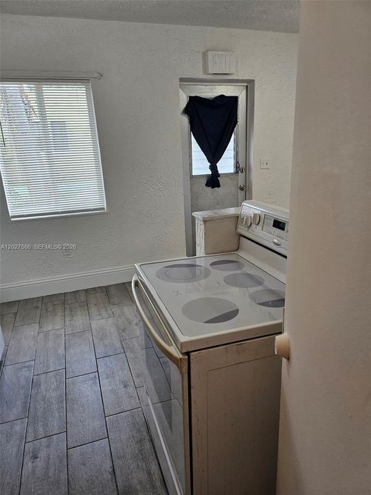 For Rent: $1,500 (1 beds, 1 baths, 3076 Square Feet)