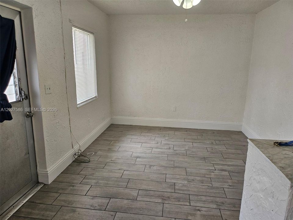 For Rent: $1,500 (1 beds, 1 baths, 3076 Square Feet)