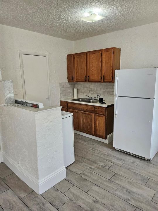 For Rent: $1,500 (1 beds, 1 baths, 3076 Square Feet)