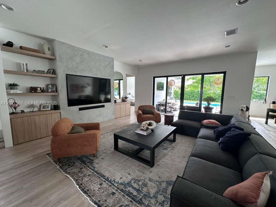 En Venta: $1,400,000 (5 camas, 4 baños, 3559 Pies cuadrados)
