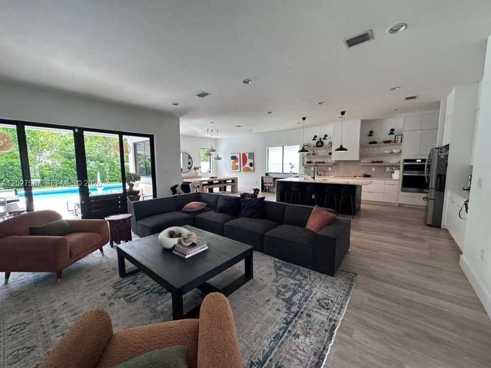 En Venta: $1,400,000 (5 camas, 4 baños, 3559 Pies cuadrados)