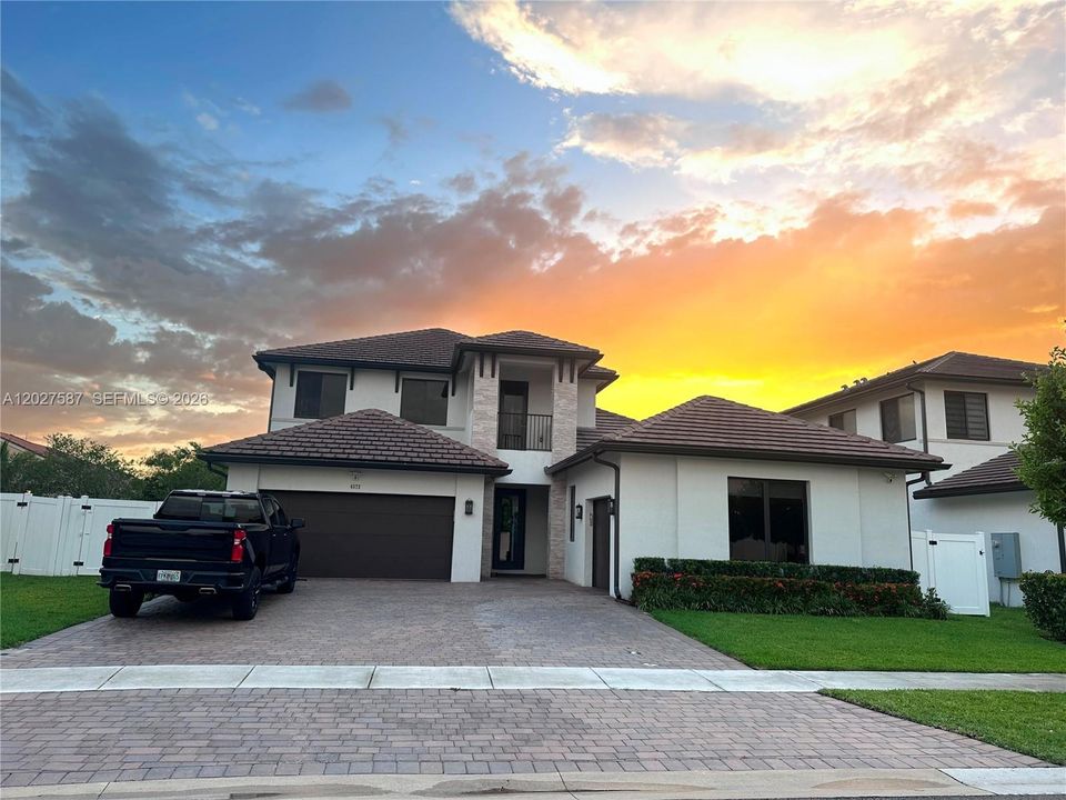 En Venta: $1,400,000 (5 camas, 4 baños, 3559 Pies cuadrados)