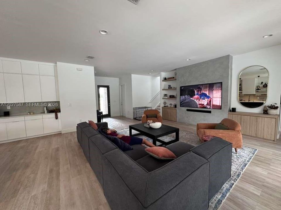 En Venta: $1,400,000 (5 camas, 4 baños, 3559 Pies cuadrados)