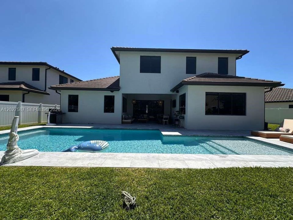 En Venta: $1,400,000 (5 camas, 4 baños, 3559 Pies cuadrados)