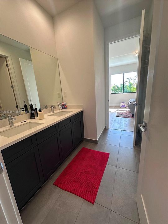 En Venta: $1,400,000 (5 camas, 4 baños, 3559 Pies cuadrados)