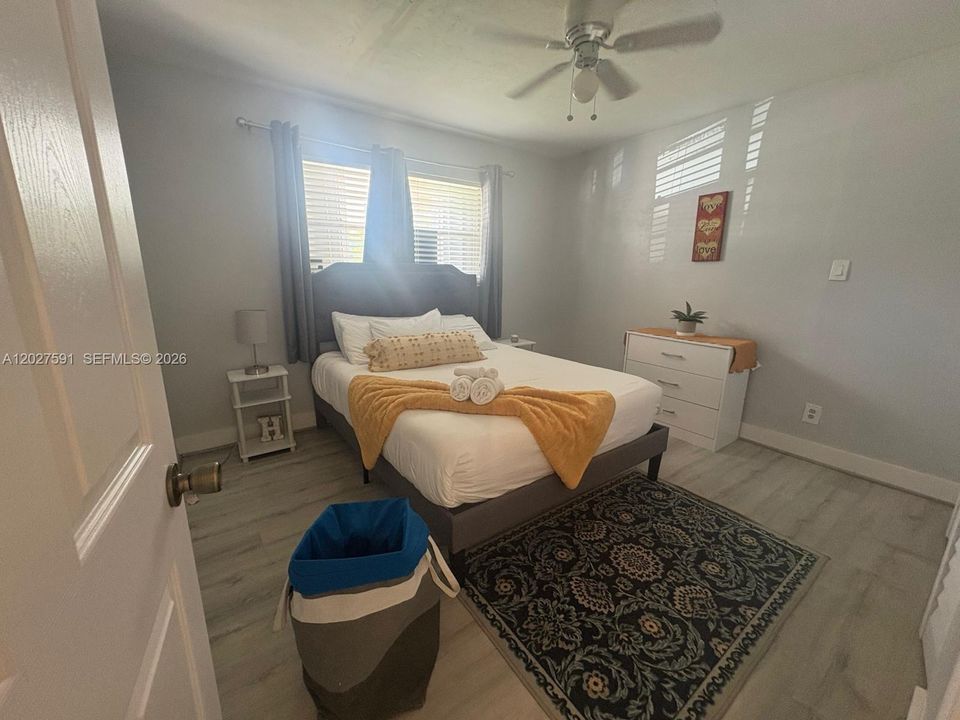 For Rent: $2,350 (1 beds, 1 baths, 1662 Square Feet)