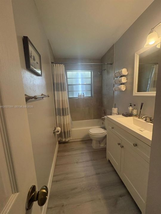 For Rent: $2,350 (1 beds, 1 baths, 1662 Square Feet)