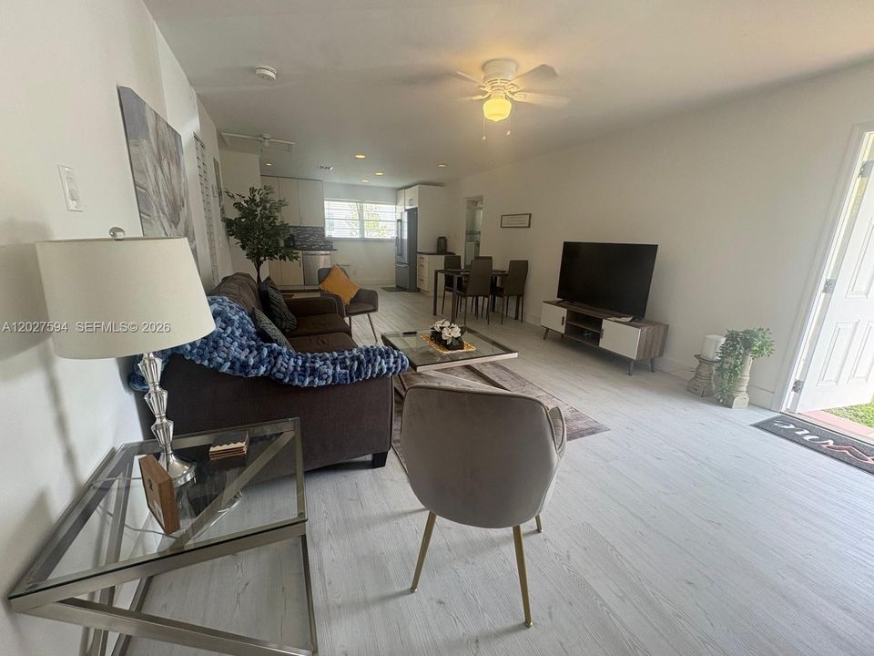 For Rent: $2,800 (2 beds, 2 baths, 1662 Square Feet)