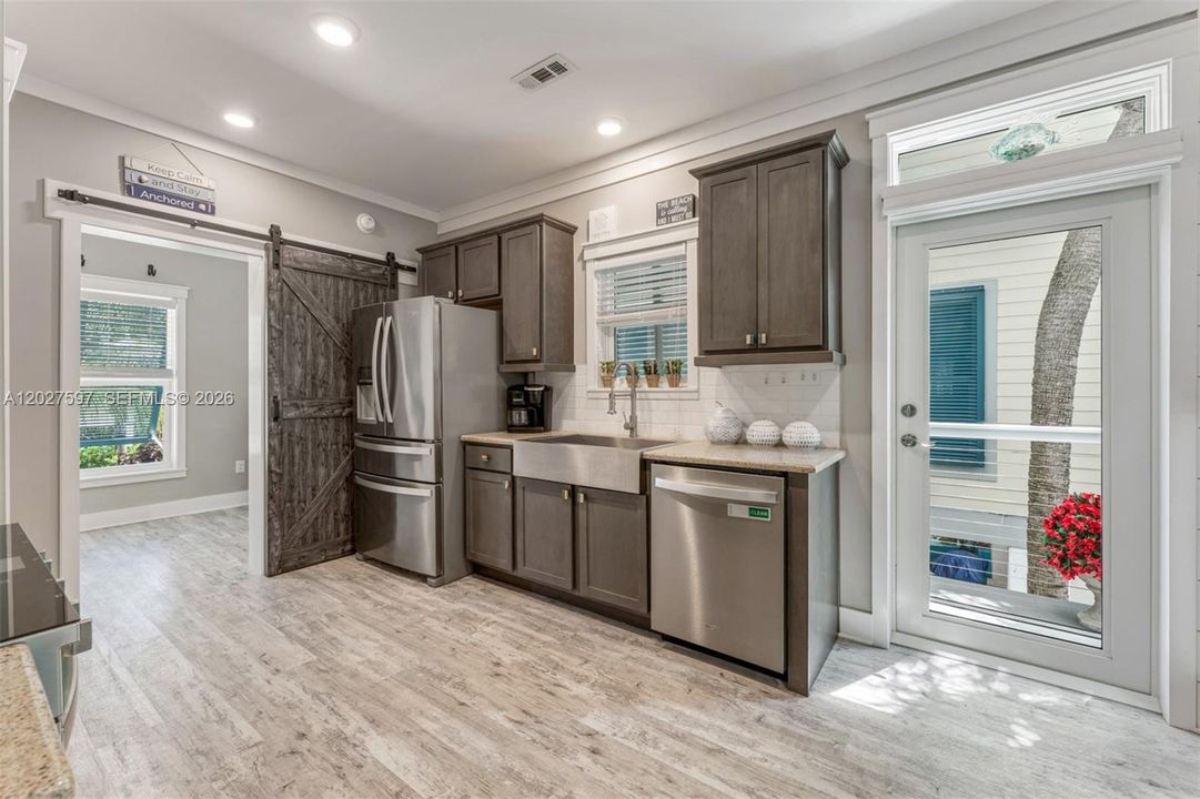 На продажу: $464,950 (2 спален, 2 ванн, 960 Квадратных фут)