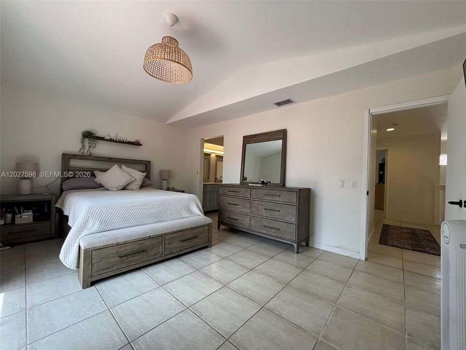 For Sale: $448,800 (3 beds, 2 baths, 1560 Square Feet)