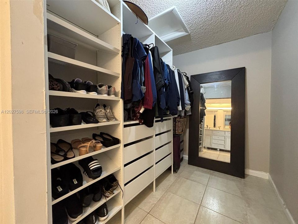 For Sale: $448,800 (3 beds, 2 baths, 1560 Square Feet)