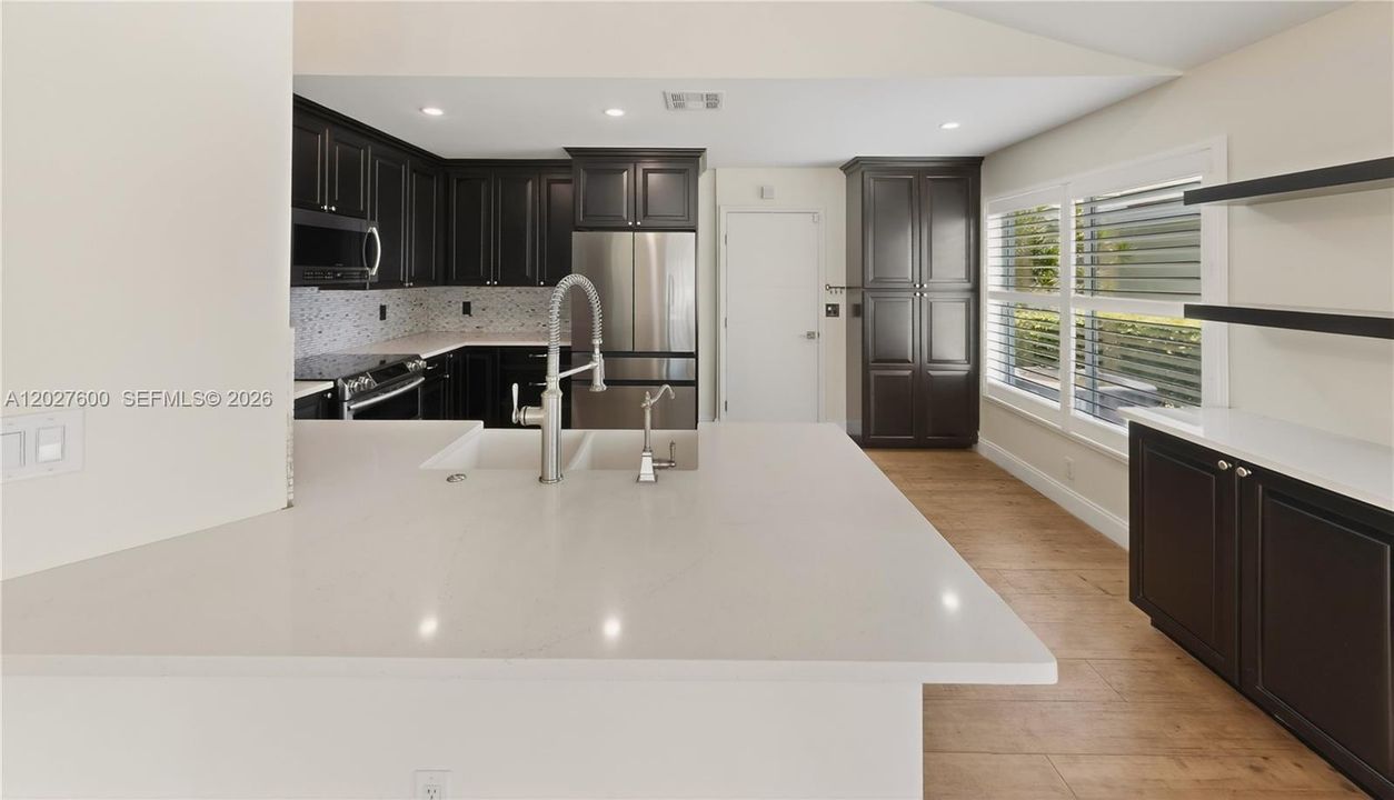 For Sale: $599,900 (3 beds, 2 baths, 1638 Square Feet)