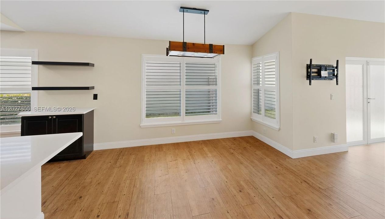 For Sale: $599,900 (3 beds, 2 baths, 1638 Square Feet)