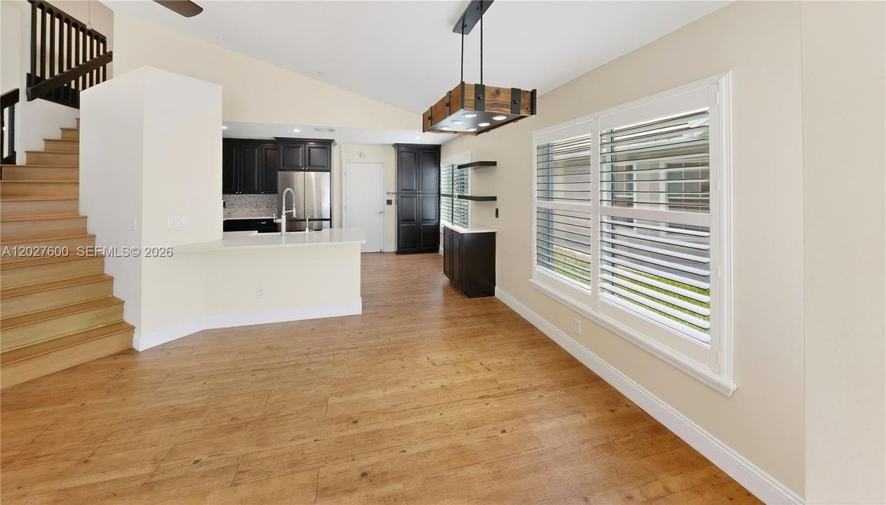 For Sale: $599,900 (3 beds, 2 baths, 1638 Square Feet)