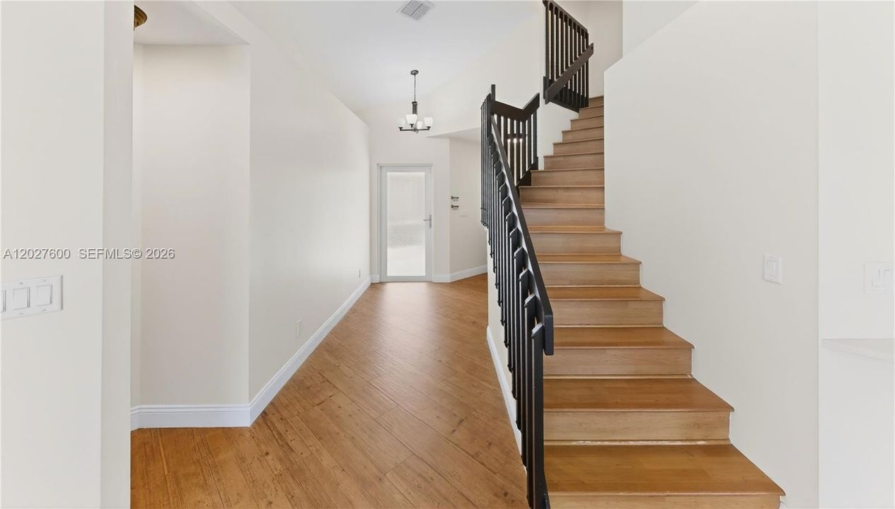 For Sale: $599,900 (3 beds, 2 baths, 1638 Square Feet)