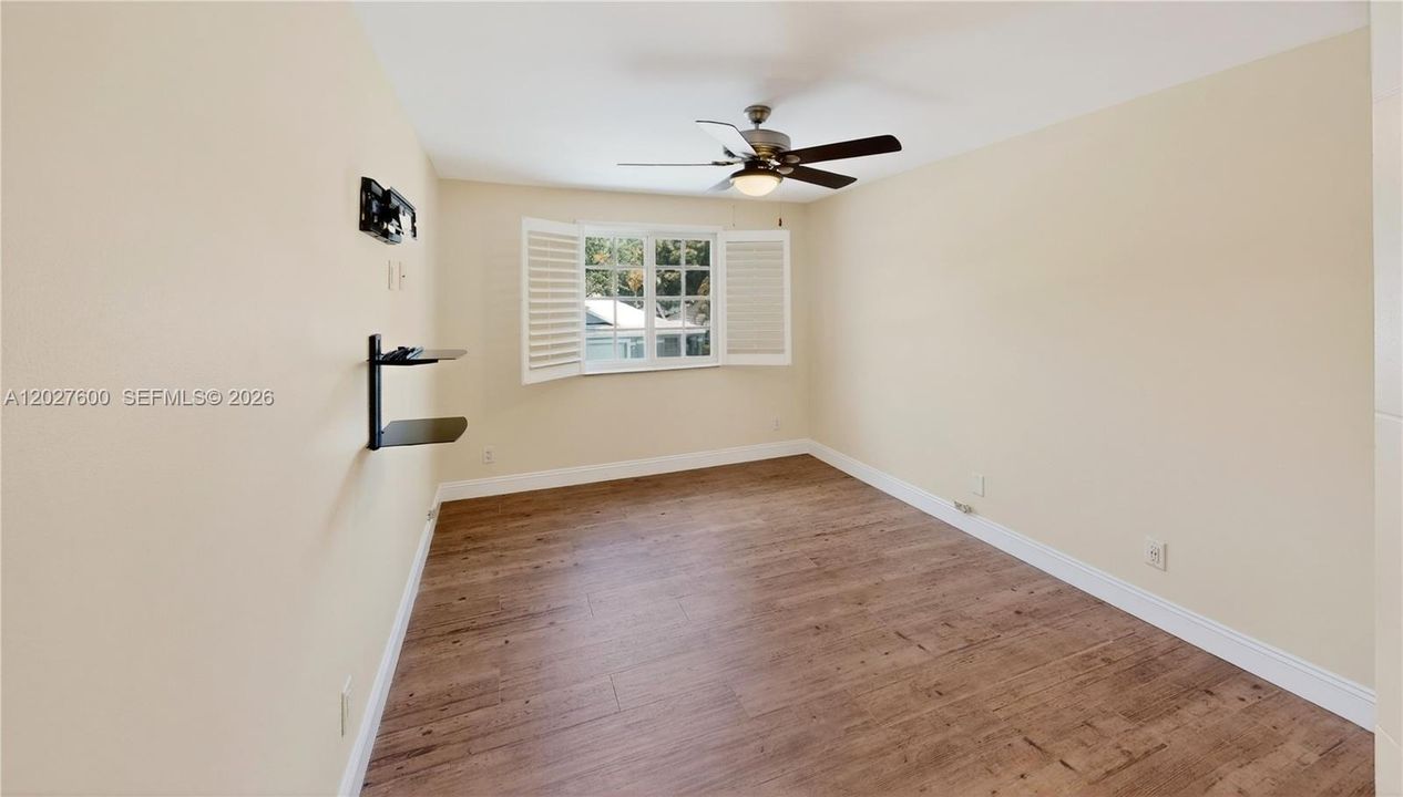 For Sale: $599,900 (3 beds, 2 baths, 1638 Square Feet)