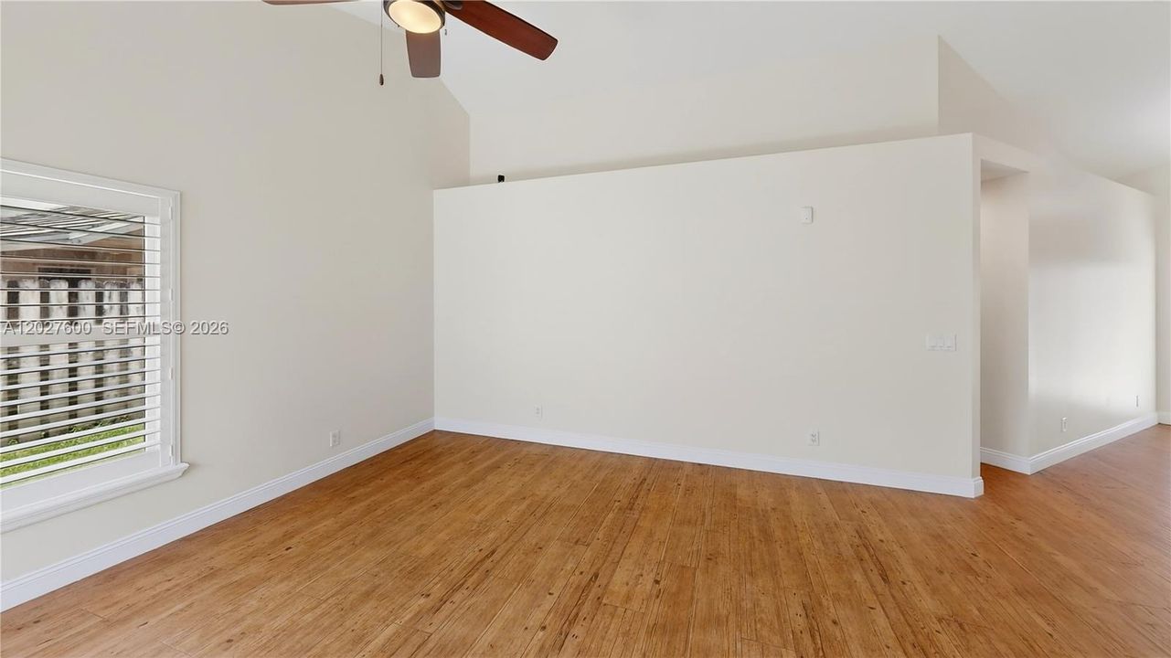 For Sale: $599,900 (3 beds, 2 baths, 1638 Square Feet)