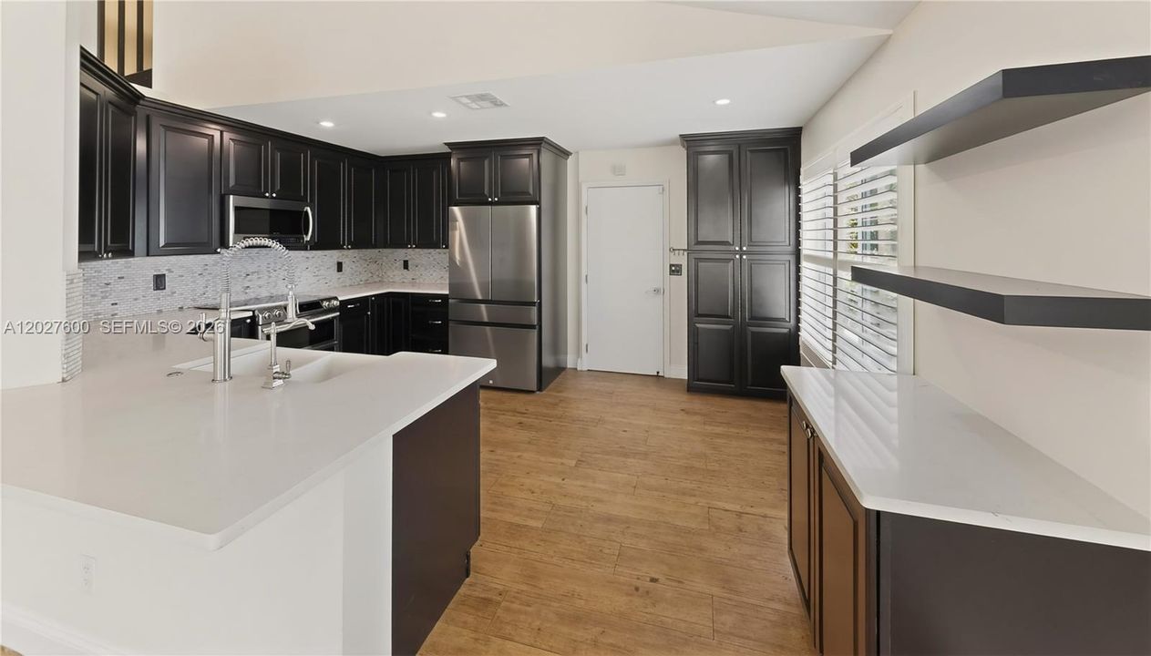 For Sale: $599,900 (3 beds, 2 baths, 1638 Square Feet)