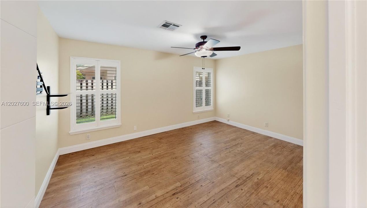 For Sale: $599,900 (3 beds, 2 baths, 1638 Square Feet)