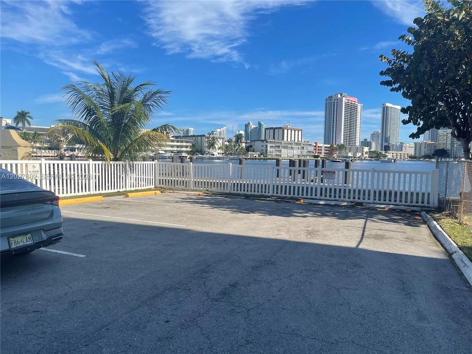 For Rent: $1,700 (1 beds, 1 baths, 730 Square Feet)
