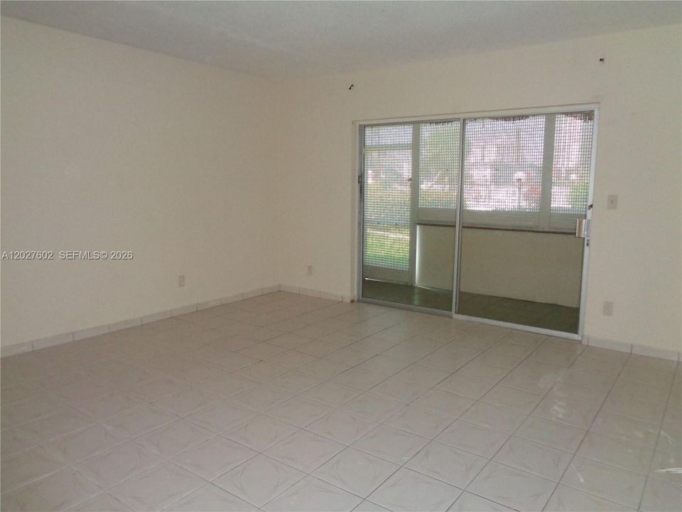 For Rent: $1,700 (1 beds, 1 baths, 730 Square Feet)