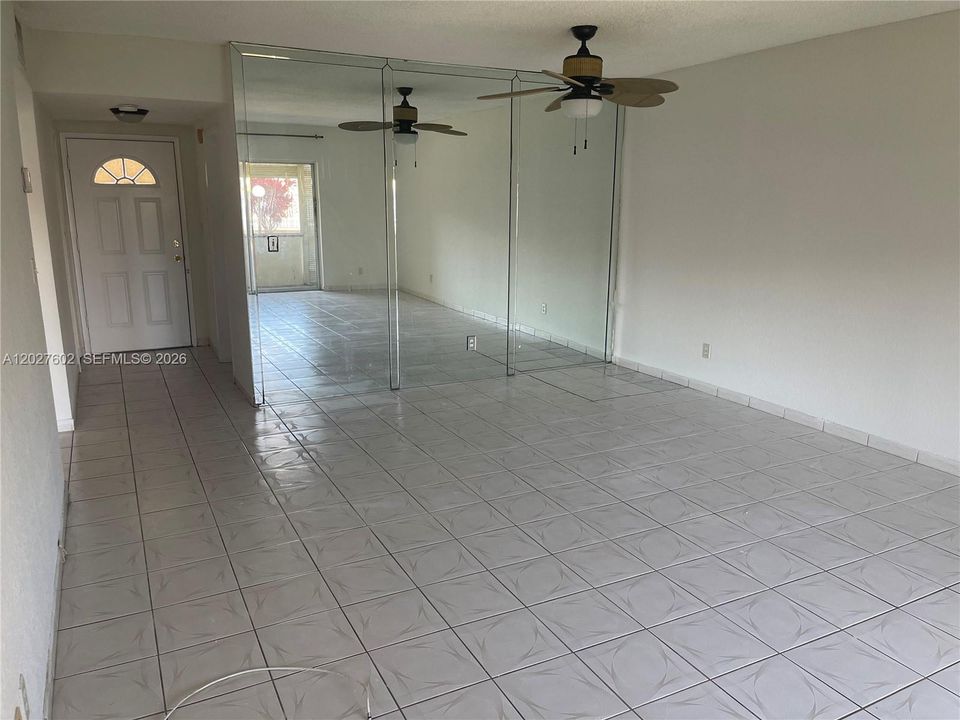For Rent: $1,700 (1 beds, 1 baths, 730 Square Feet)