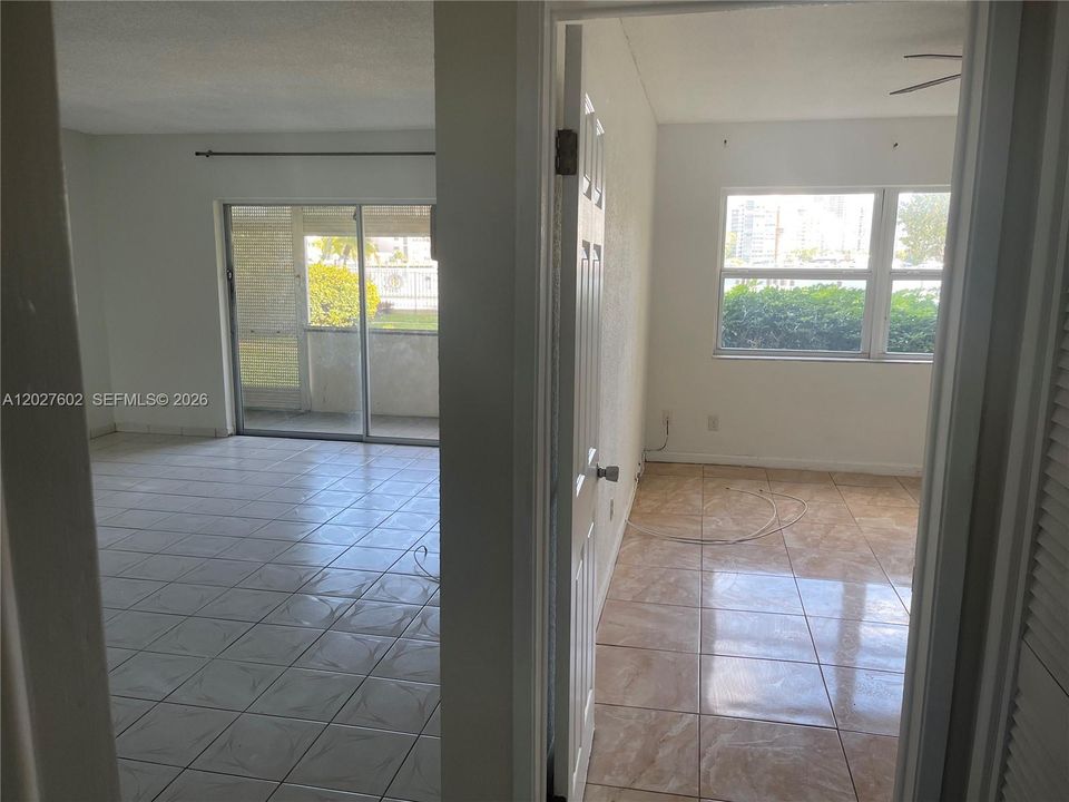 For Rent: $1,700 (1 beds, 1 baths, 730 Square Feet)