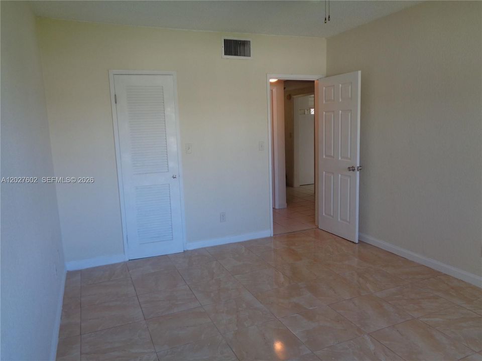 For Rent: $1,700 (1 beds, 1 baths, 730 Square Feet)