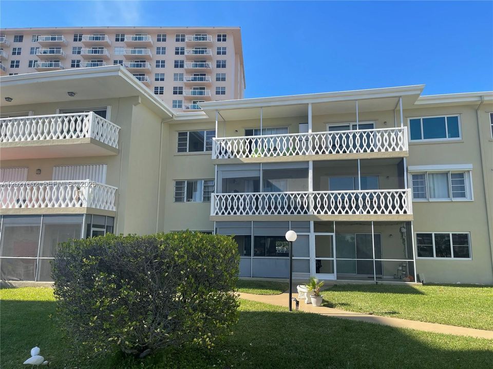 For Rent: $1,700 (1 beds, 1 baths, 730 Square Feet)