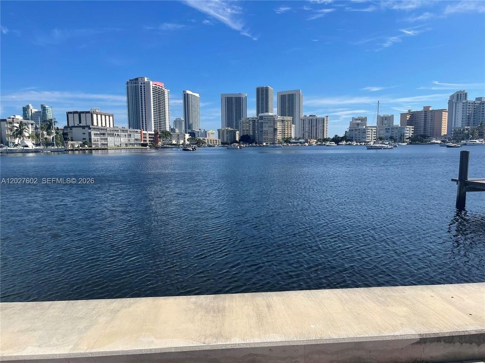 For Rent: $1,700 (1 beds, 1 baths, 730 Square Feet)