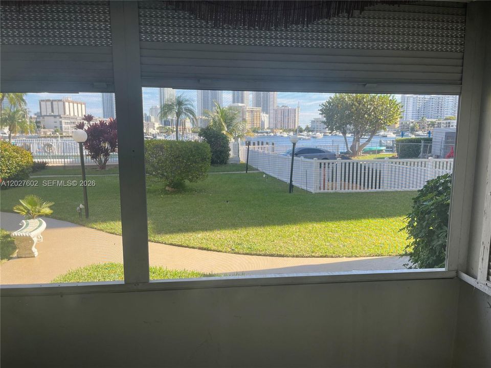 For Rent: $1,700 (1 beds, 1 baths, 730 Square Feet)