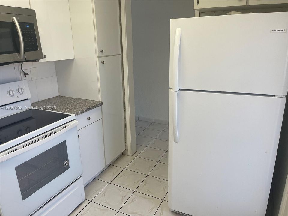 For Rent: $1,700 (1 beds, 1 baths, 730 Square Feet)