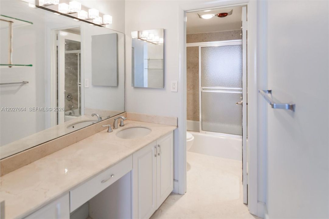 For Rent: $3,500 (2 beds, 2 baths, 1380 Square Feet)