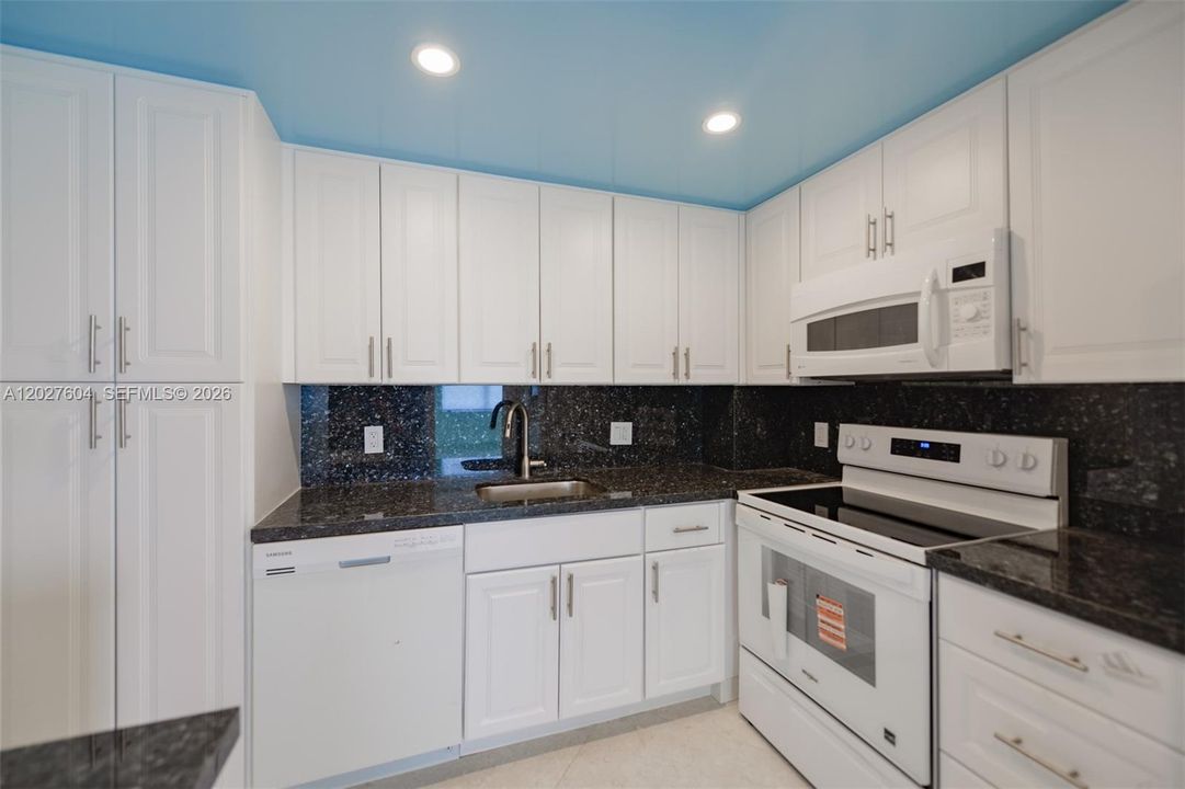 For Rent: $3,500 (2 beds, 2 baths, 1380 Square Feet)