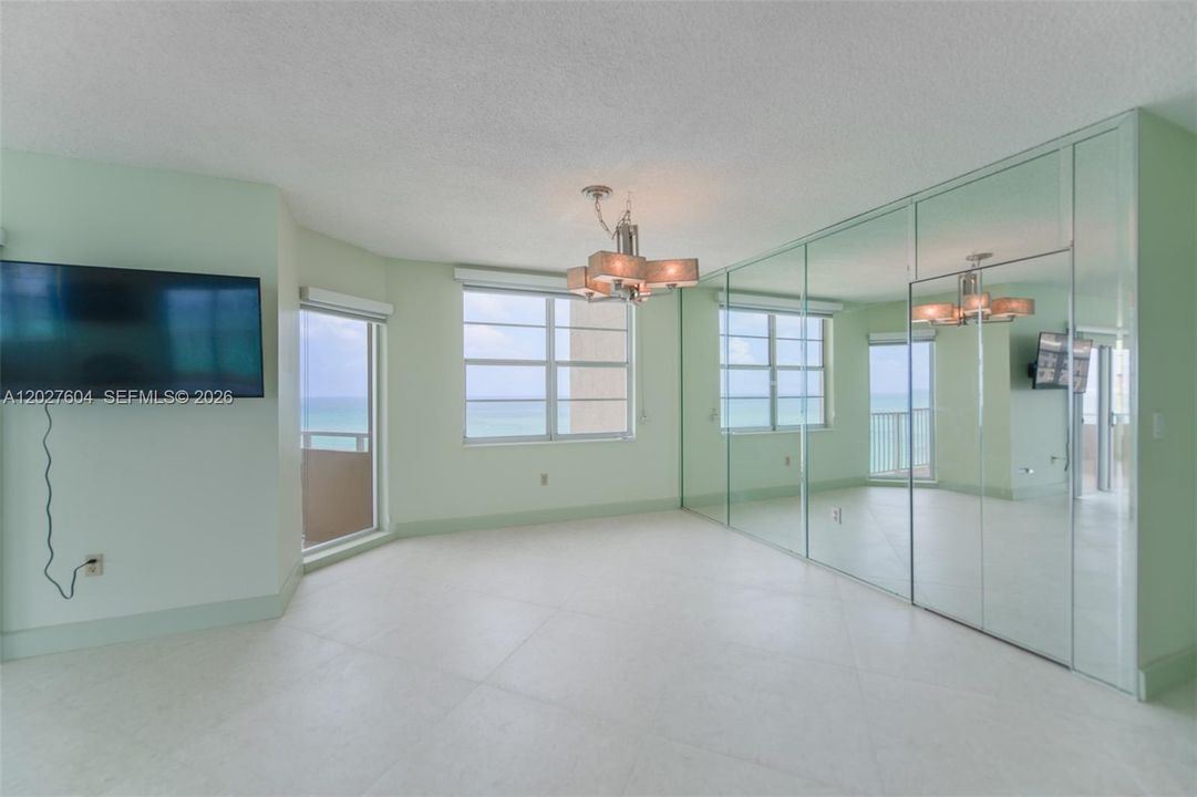 For Rent: $3,500 (2 beds, 2 baths, 1380 Square Feet)