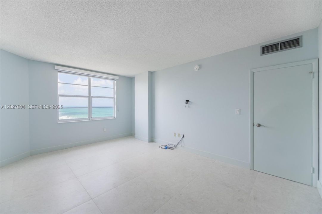 For Rent: $3,500 (2 beds, 2 baths, 1380 Square Feet)