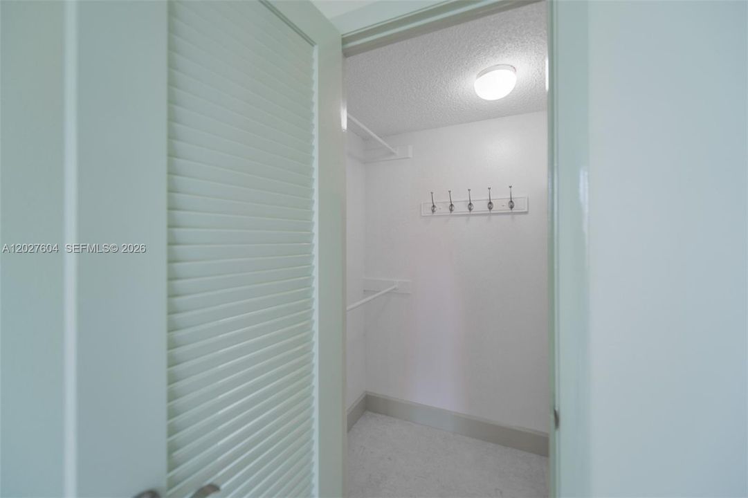 For Rent: $3,500 (2 beds, 2 baths, 1380 Square Feet)