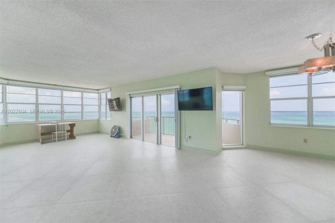For Rent: $3,500 (2 beds, 2 baths, 1380 Square Feet)