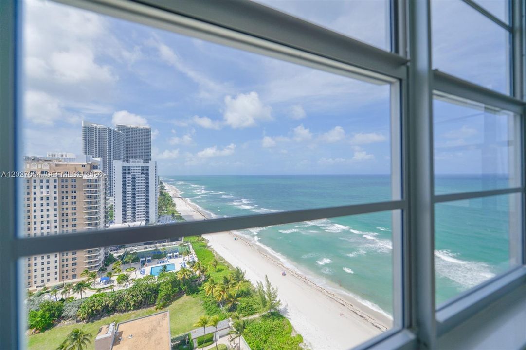For Rent: $3,500 (2 beds, 2 baths, 1380 Square Feet)