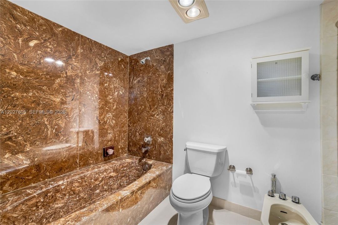 For Sale: $349,000 (2 beds, 2 baths, 1785 Square Feet)