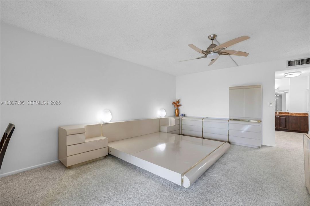 For Sale: $349,000 (2 beds, 2 baths, 1785 Square Feet)