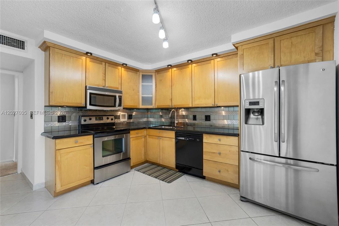 For Sale: $349,000 (2 beds, 2 baths, 1785 Square Feet)
